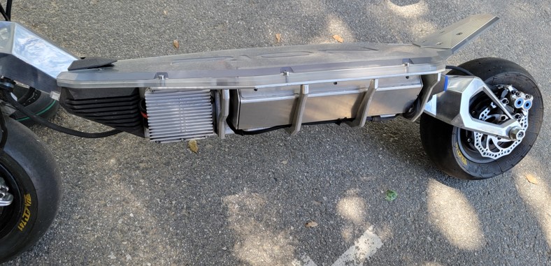 Rion-Apex-CNC-aluminum-deck-and-heat-sinks-side-profile