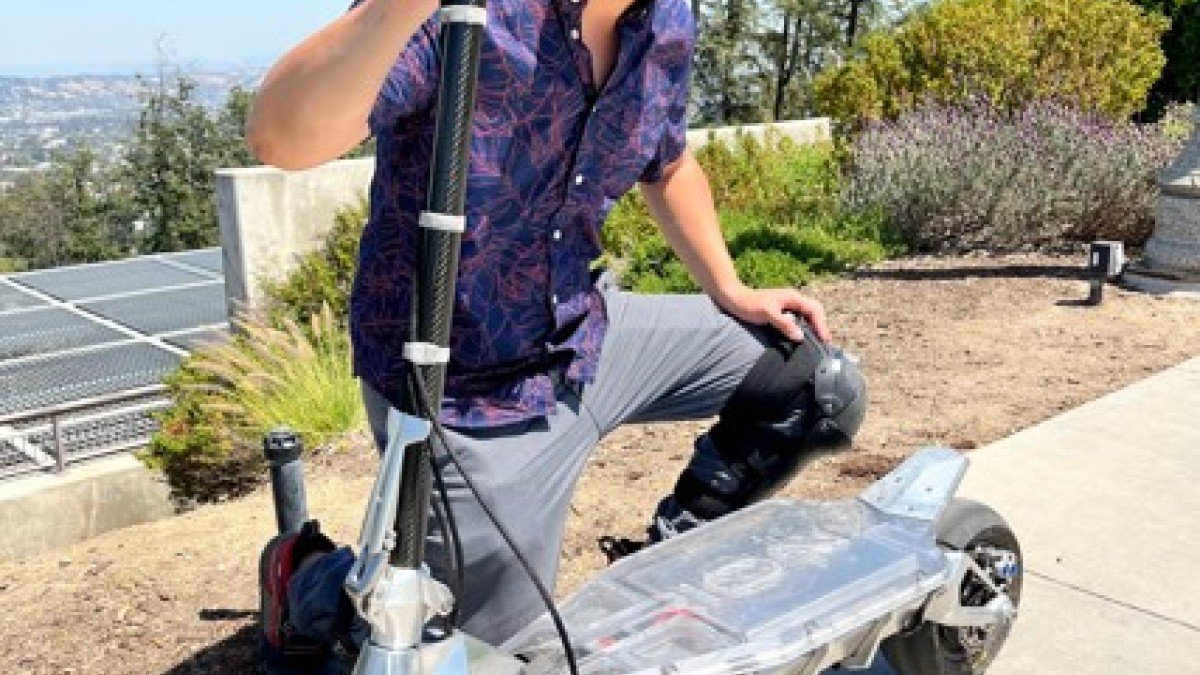 2022 Rion Apex man scooter outdoors