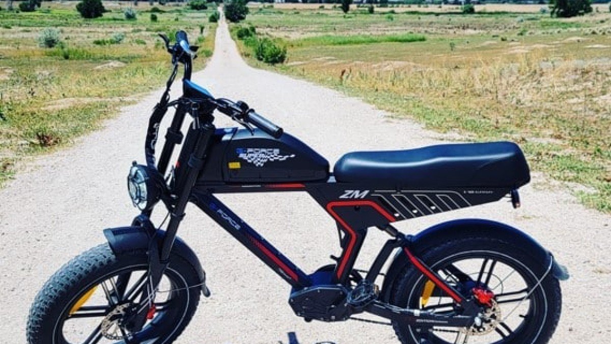 2022 G-FORCE ZM G-Force-ZM-On-an-open-trail