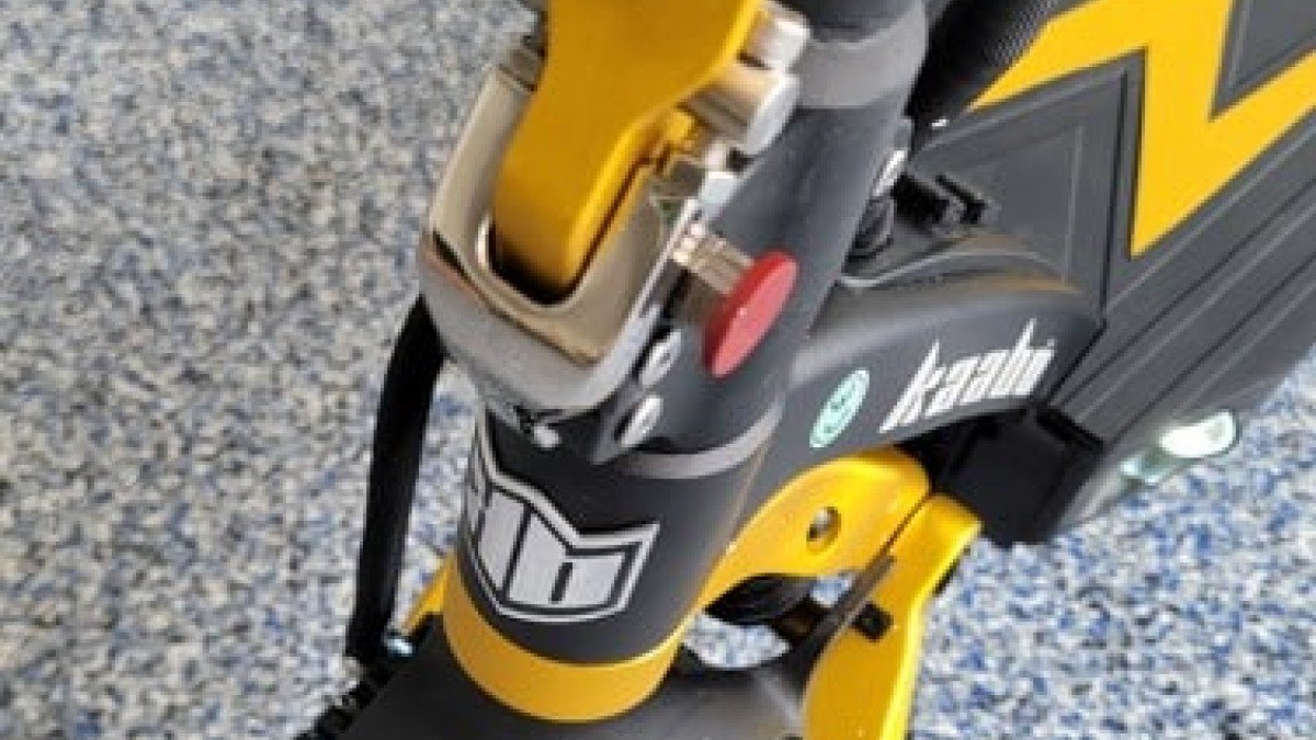 2022 Kaabo Mantis King GT Kaabo-Mantis-King-GT-Safety-Latch