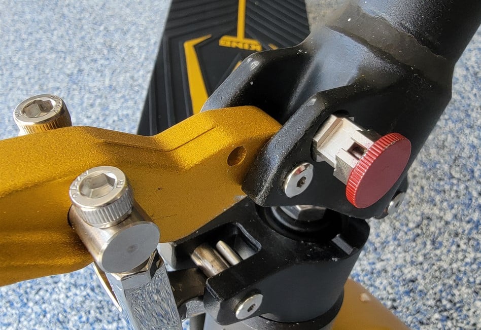 Kaabo-Mantis-King-GT-Safety-Latch-and-Folding-Mechanism-