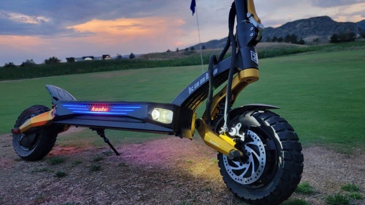 2022 Kaabo Mantis King GT Kaabo-Mantis-King-GT-lighted-deck-and-160-mm-brake-disc-with-hybrid-offroad-tires-and-safety-latch-1024x582
