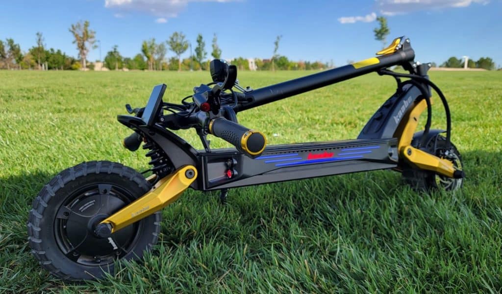 Kaabo-Mantis-King-GT-out-in-the-grass-1024x600