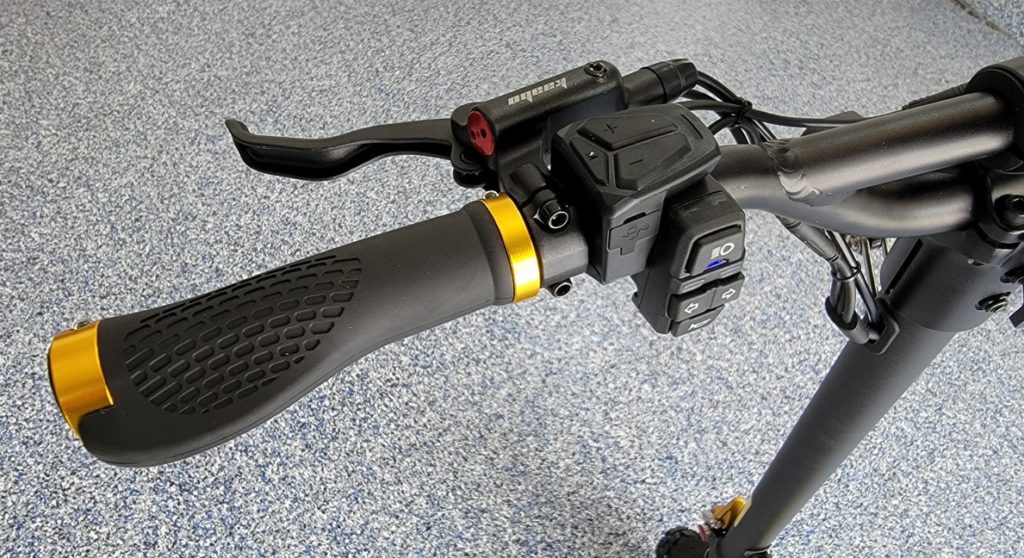 Kaabo-Mantis-King-GT-Control-Module-and-Zoom-Brake-Levers-1024x558