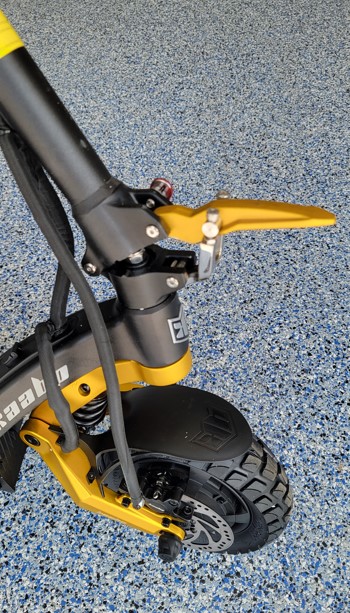 Kaabo-Mantis-King-GT-Safety-Latch-and-Folding-Mechanism