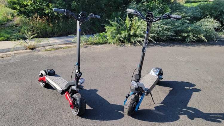 Varla-Eagle-One-Pro-Red-vs-Blue