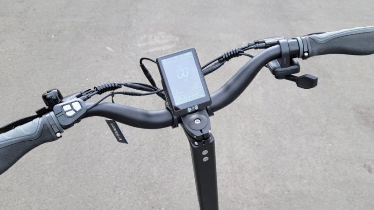 2023 Varla Eagle One Pro Varla-Eagle-One-Pro-Blue-Handlebars-1024x454