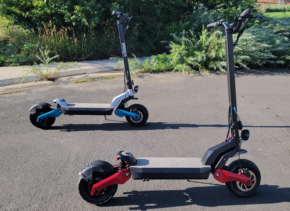 Varla-Eagle-One-Pro-Red-vs-Blue-Side-Profile-Close-Up