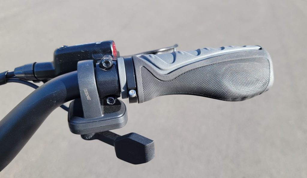 Varla-Eagle-One-Pro-Thumb-Throttle-with-zoom-hydraulic-disc-brake-lever-1024x594