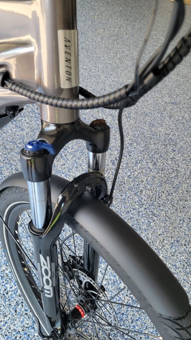 Aventon-Level.2-Zoom-Coil-Suspension-with-great-cable-management