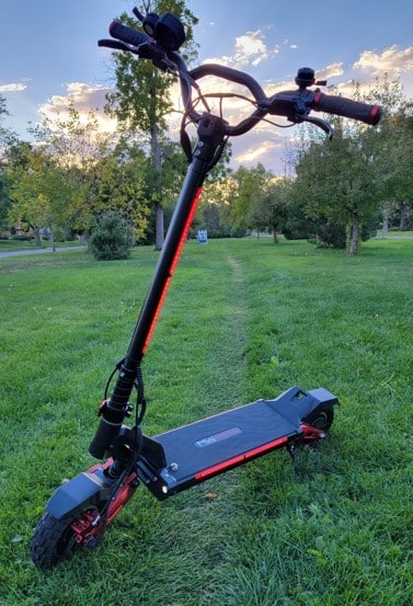 Miniwalker-Tiger-10-Pro-controllable-Deck-Lights-and-tall-steering-pole-stem