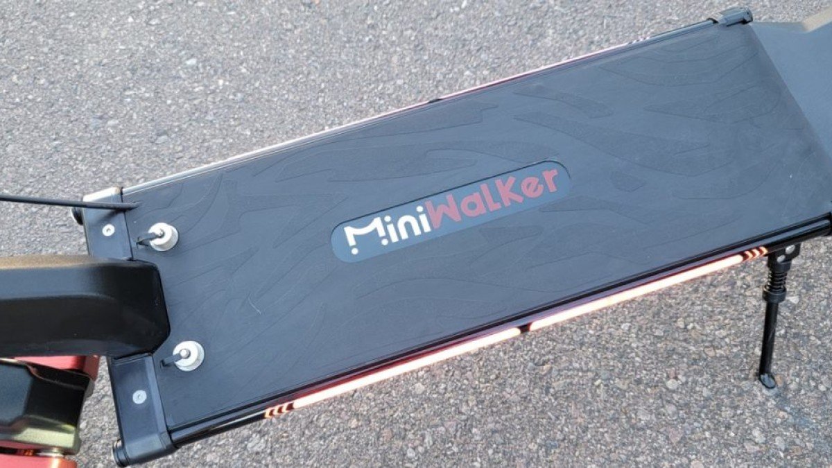 2023 Miniwalker Tiger 10 Pro Miniwalker-Tiger-10-silicone-deck-with-deck-lights-1024x524