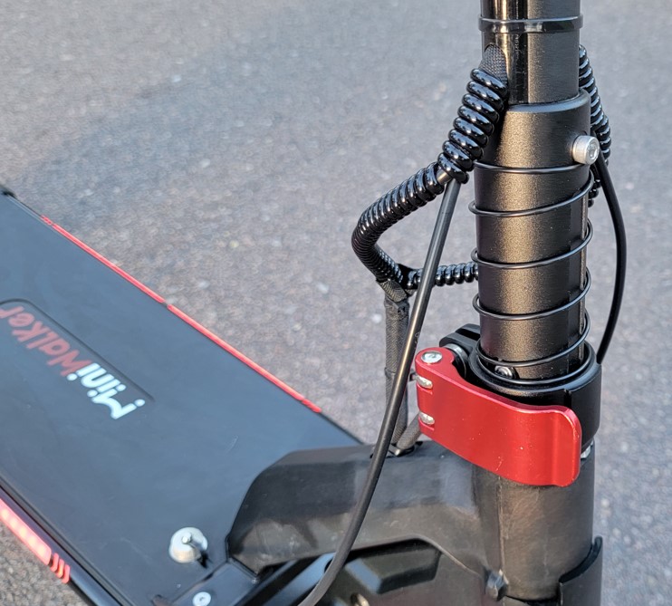 Miniwalker-Tiger-10-Pro-Folding-mechanism-and-spring-latch