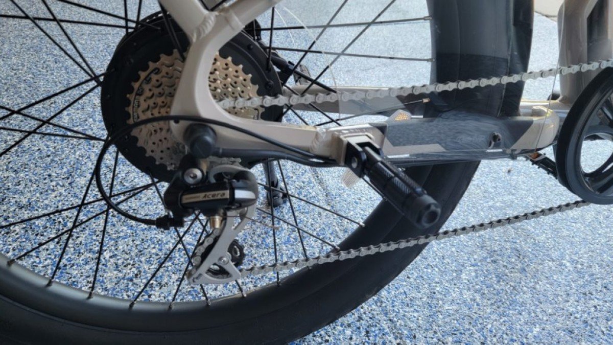 2022 Ride1Up Café Cruiser Cafe-Cruiser-Pegs-with-Acera-Derraileur-1024x568