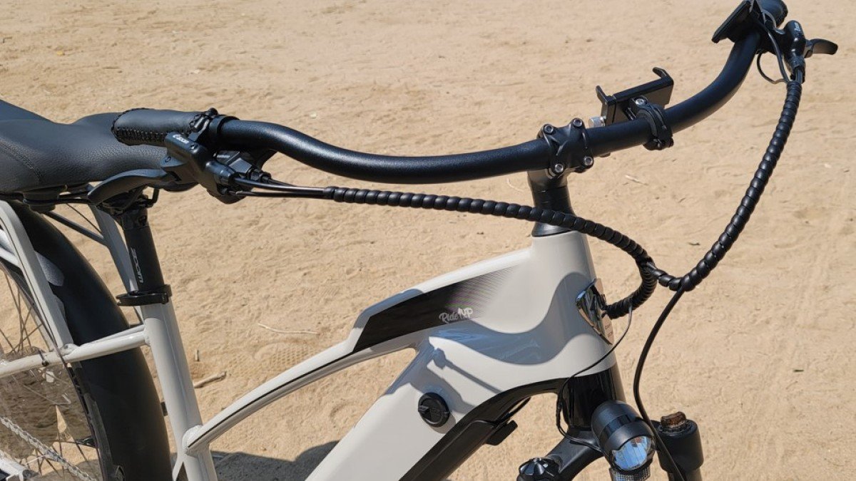 2022 Ride1Up Café Cruiser Ride1up-Cafe-Cruiser-Swooped-Handlebars-with-front-suspension-and-passenger-seat