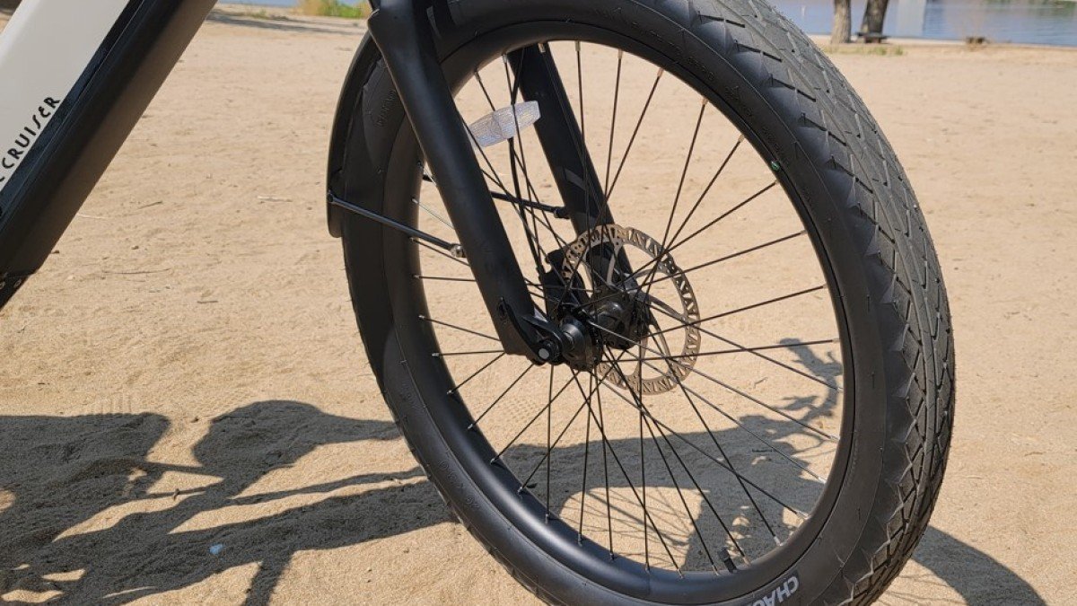 2022 Ride1Up Café Cruiser Ride1up-Cafe-Cruiser-ChaoYang-SandStorm-Baloon-Tire