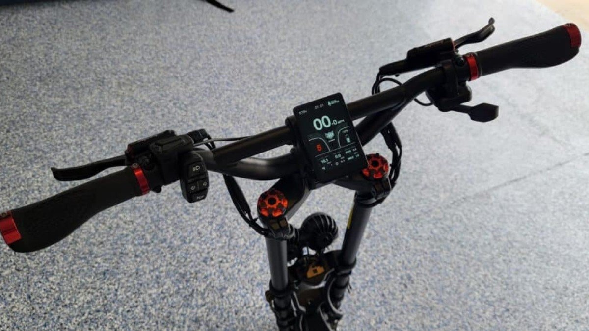 2023 Kaabo Wolf Warrior X GT Wolf-Warrior-X-GT-cockpit-1024x548