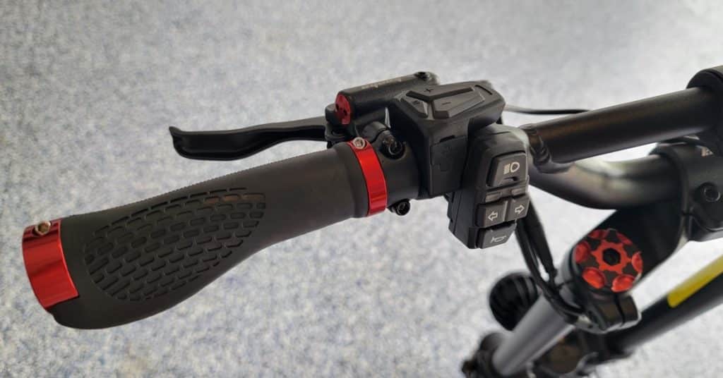 Wolf-Warrior-X-GT-Left-handlebar-grip-zoom-hydraulic-brake-lever-light-controls-and-display-control-1024x536