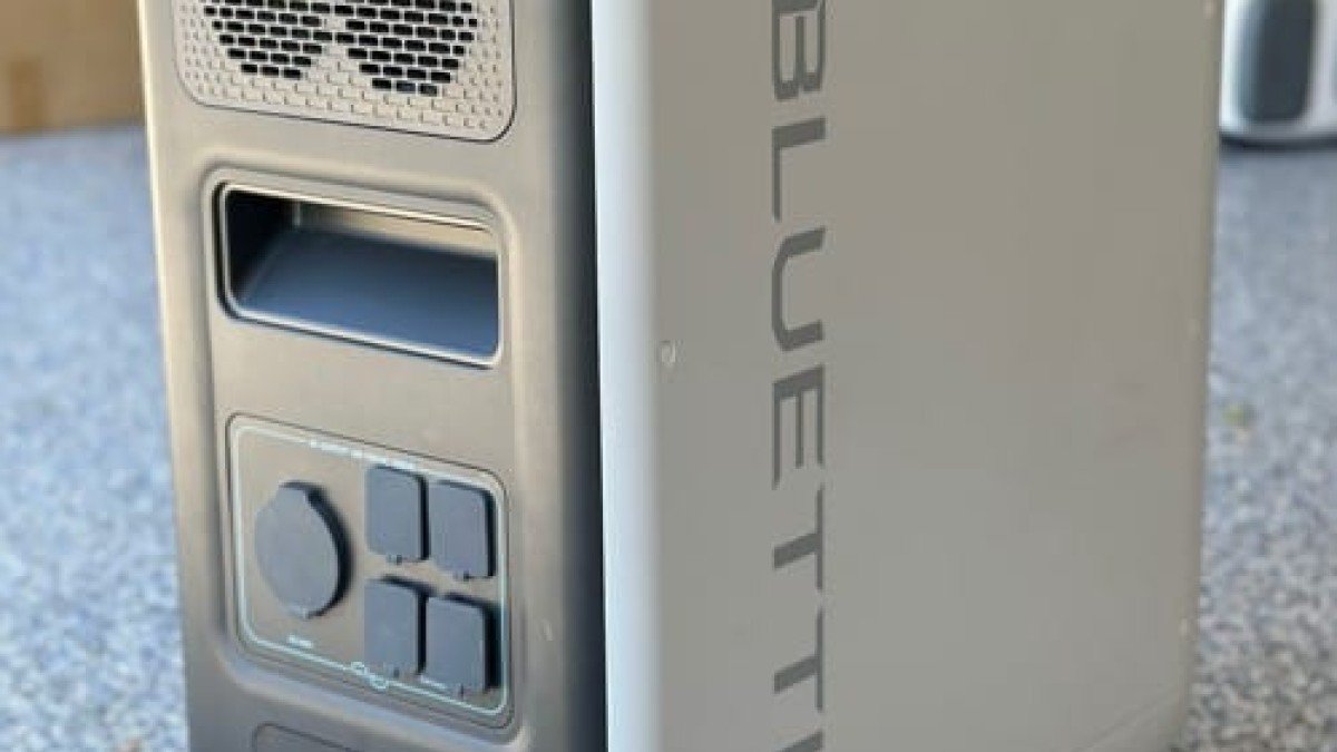 2021 Bluetti EP500Pro BLUETTI-EP500-PRO-full-picture-with-wheels