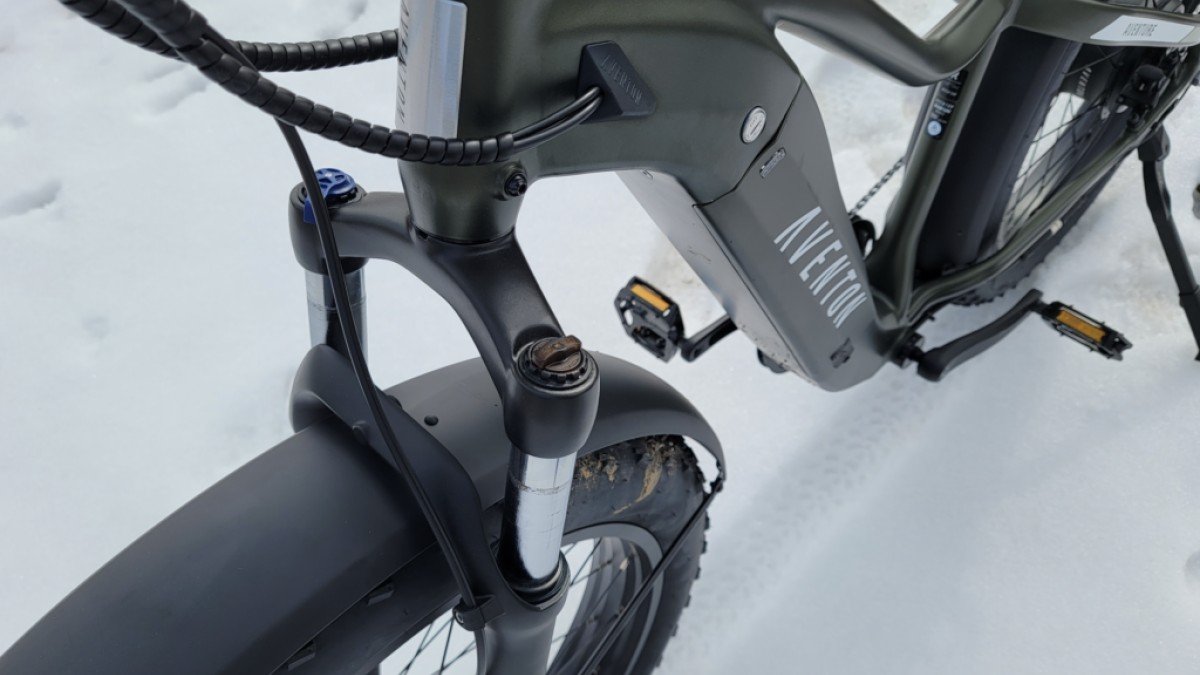 2023 Aventon Aventure.2 Aventon-Aventure.2-cable-management-1024x579