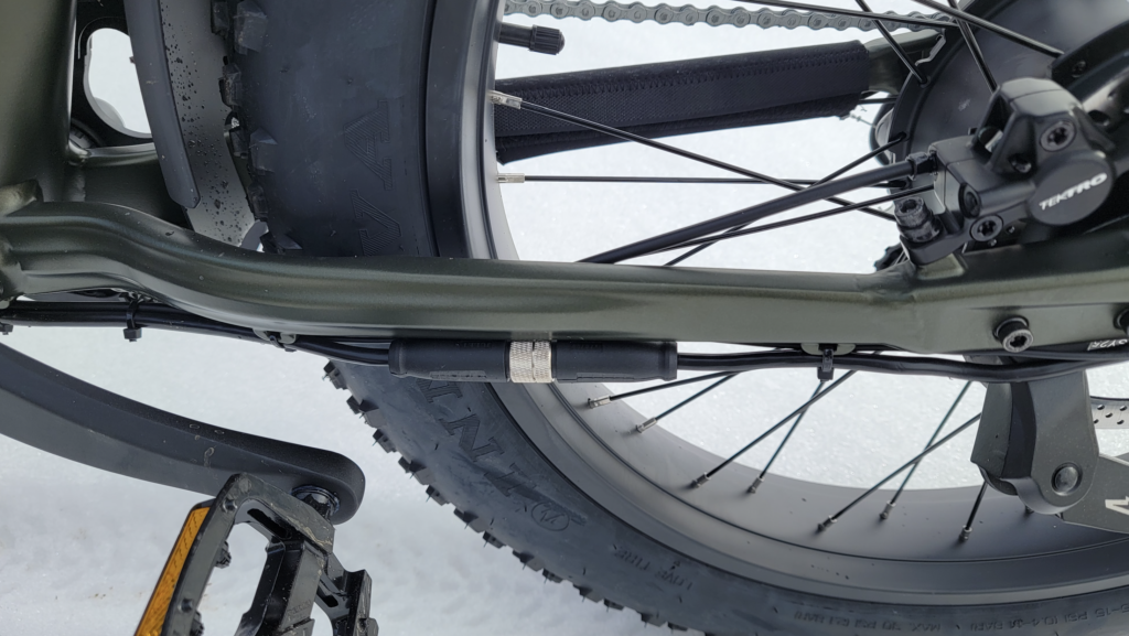 Aventon-Aventure.2-easy-disconnect-motor-cable-for-easy-tire-changes-1024x577