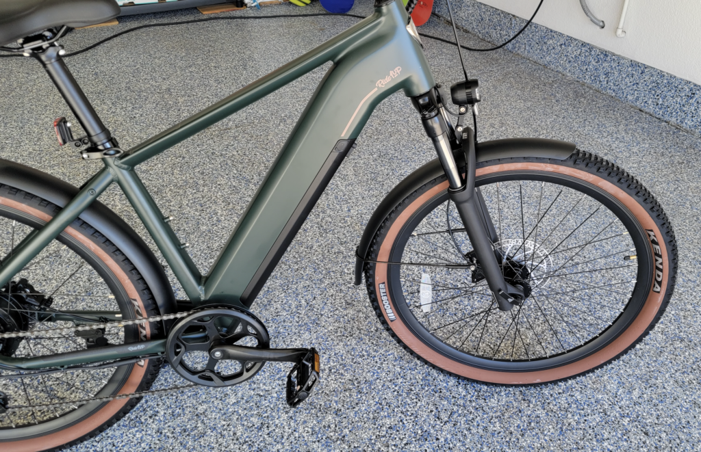 Ride1Up-Turris-side-profile-of-brown-wall-tires-integrated-battery-shengyi-750-watt-motor-1-1024x661