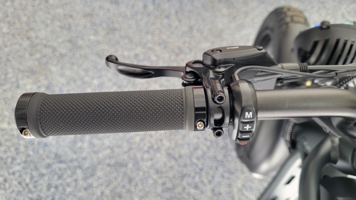 2023 Ride1Up Revv 1 Ride1Up-Revv-1-left-handlebar-grip-with-display-controls-and-hydraulic-brake-levers-1024x571