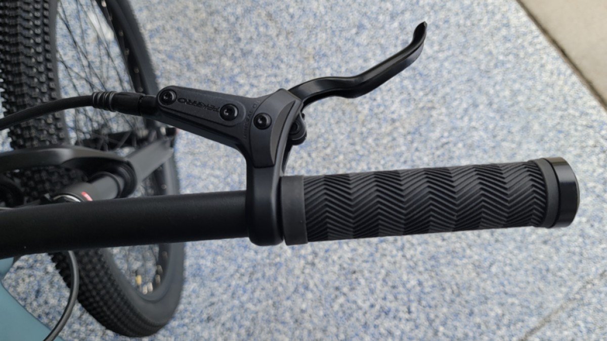 2023 ONYX Motorbikes LZR Pro ONYX-LZR-Pro-right-handlebar-grip-with-tektro-brake-lever-1024x638