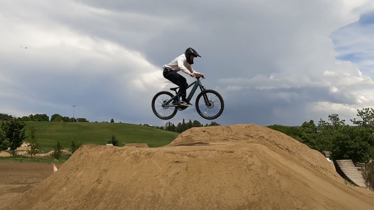 2023 ONYX Motorbikes LZR Pro Onyx-lzr-heavier-than-traditional-dirt-jumpers-1024x738