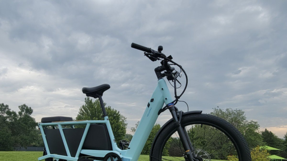 2024 Velotric Packer 1 Velotric-Packer-1-cargo-ebike-in-sky-blue-beautiful-726x1024