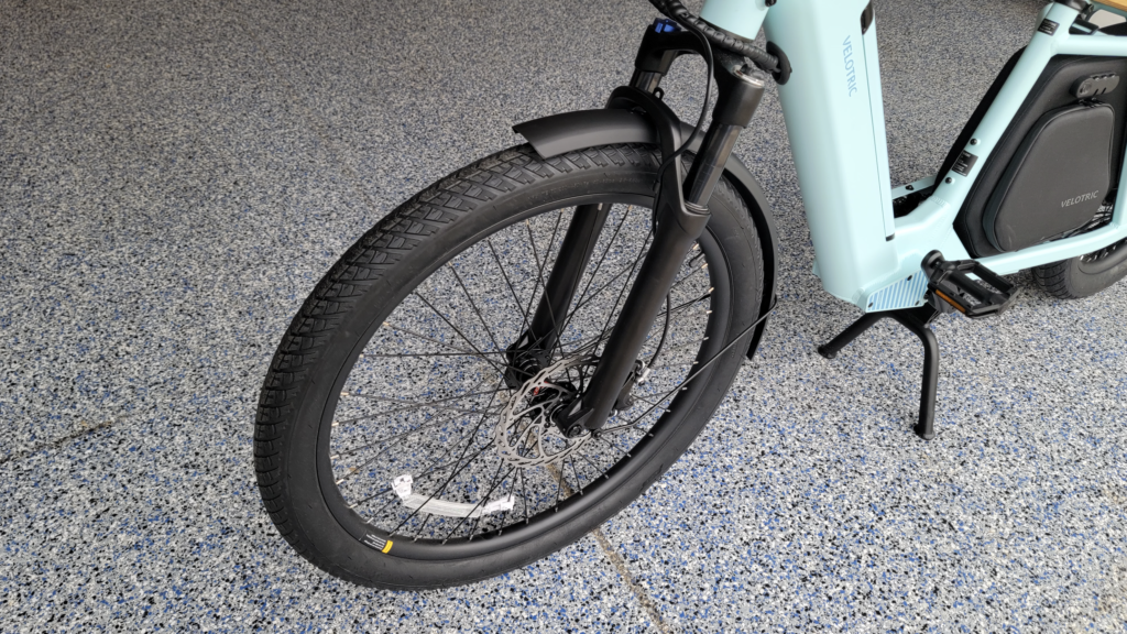 Velotric-Packer-1-front-cst-tires-with-4-piston-hydraulic-brakes-puncture-resistant-1024x576