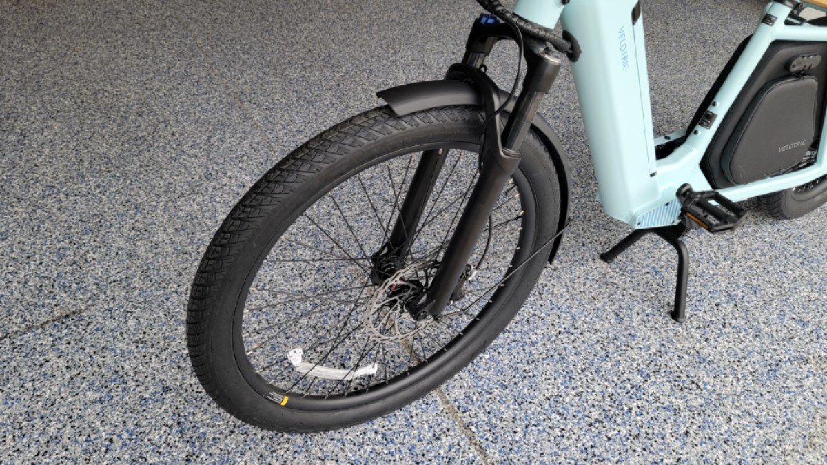 2024 Velotric Packer 1 Velotric-Packer-1-front-cst-tires-with-4-piston-hydraulic-brakes-puncture-resistant-1024x576