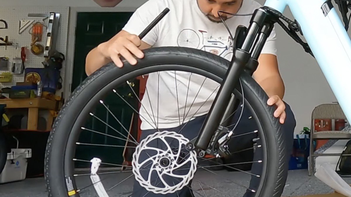 2024 Velotric Packer 1 Velotric-Packer-1-puncture-resistant-tire-CST-3-847x1024