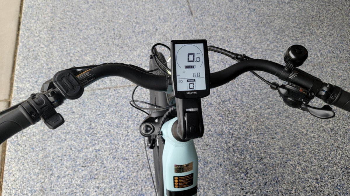 2024 Velotric Packer 1 Velotric-Packer-1-display-with-adjustable-stem-1024x576
