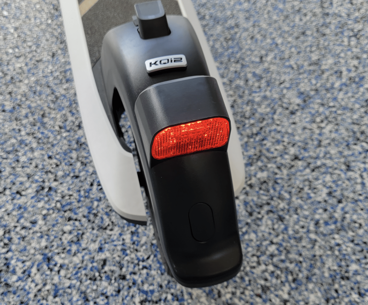 KQi2-Pro-Rear-Fender-and-brake-light-1