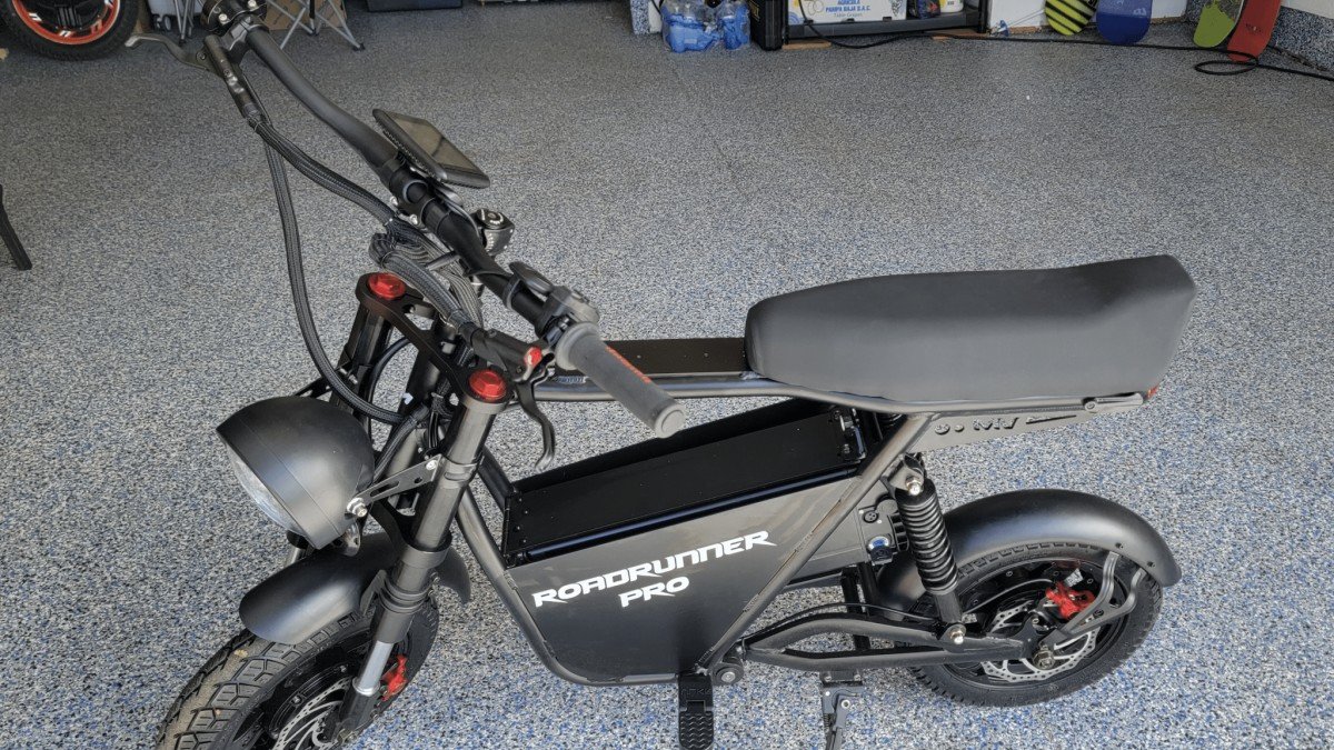 2023 EMOVE RoadRunner Pro Electric Scooter