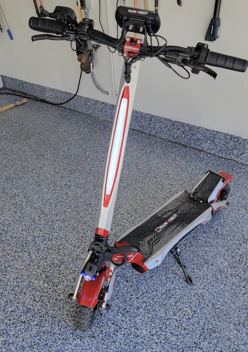 Nanrobot-N6-front-light-bar-and-scooter