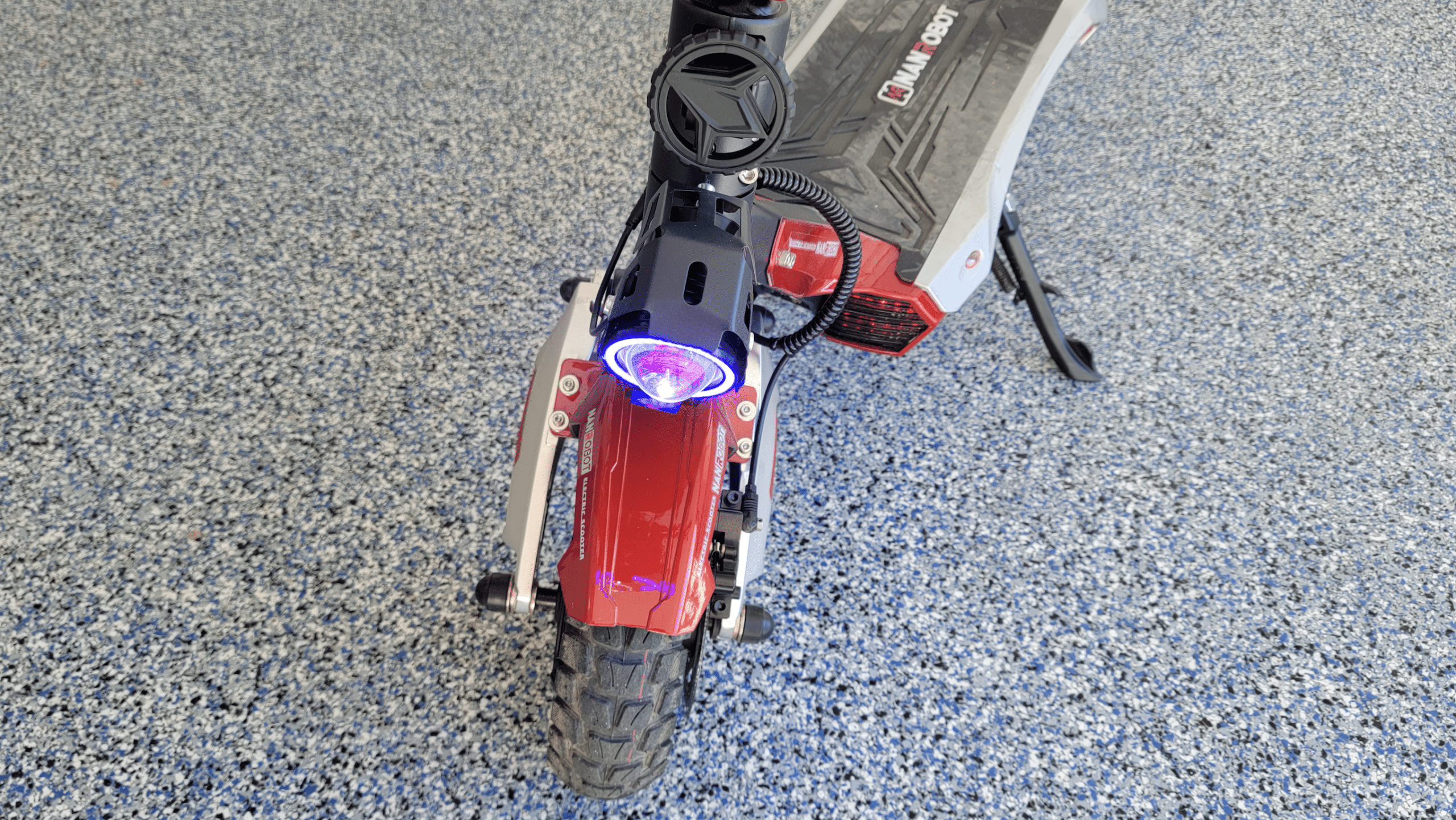Nanrobot-N6-front-locking-mechanism-and-light
