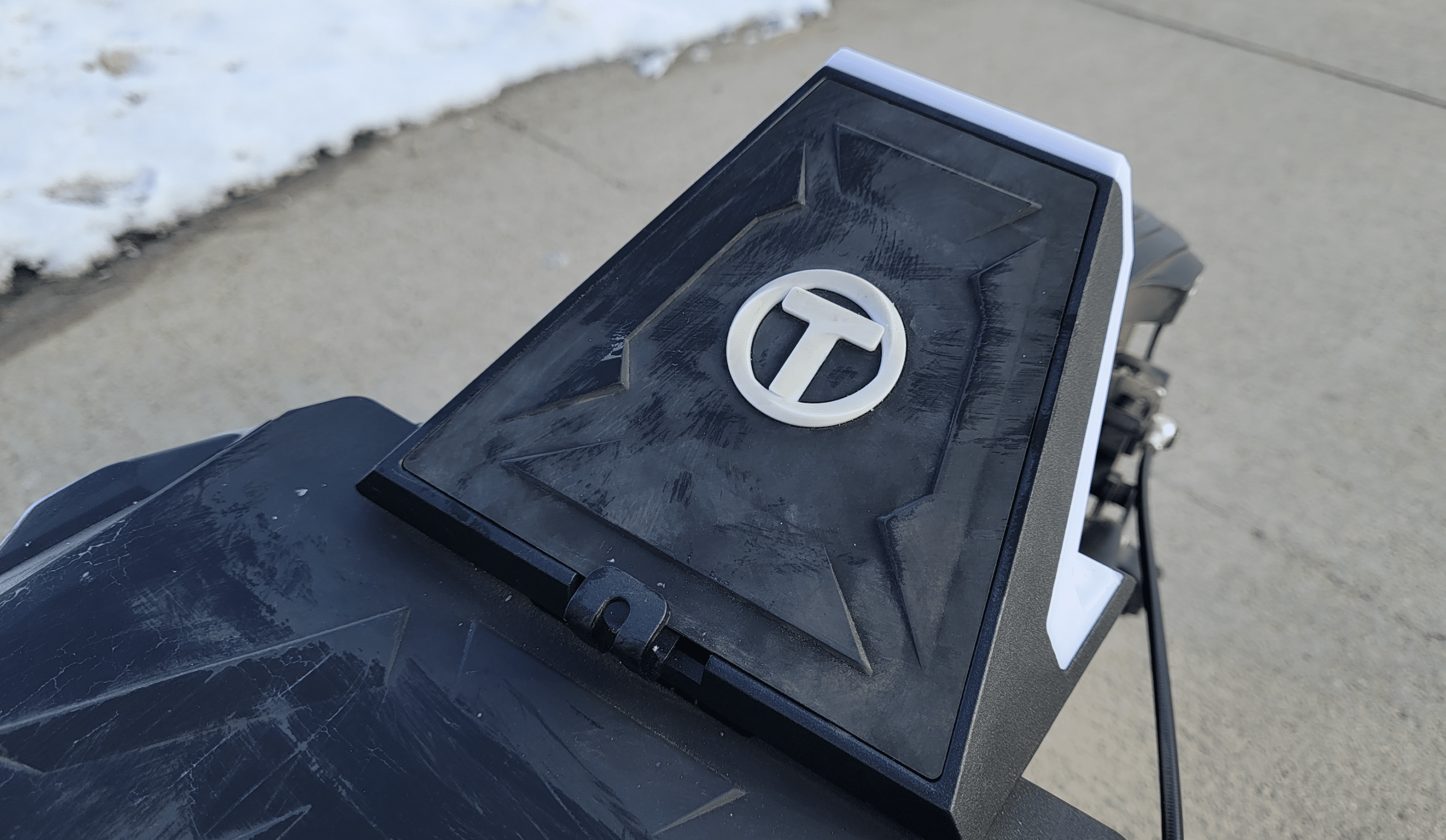 Teverun-Fighter-Supreme-Minimotors-USA-kick-plate-and-hook-to-lock-when-folded