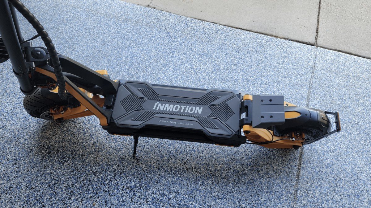 2023 InMotion RS INMOTION-RS-massive-deck-with-kick-plate-and-72V-40Ah-battery