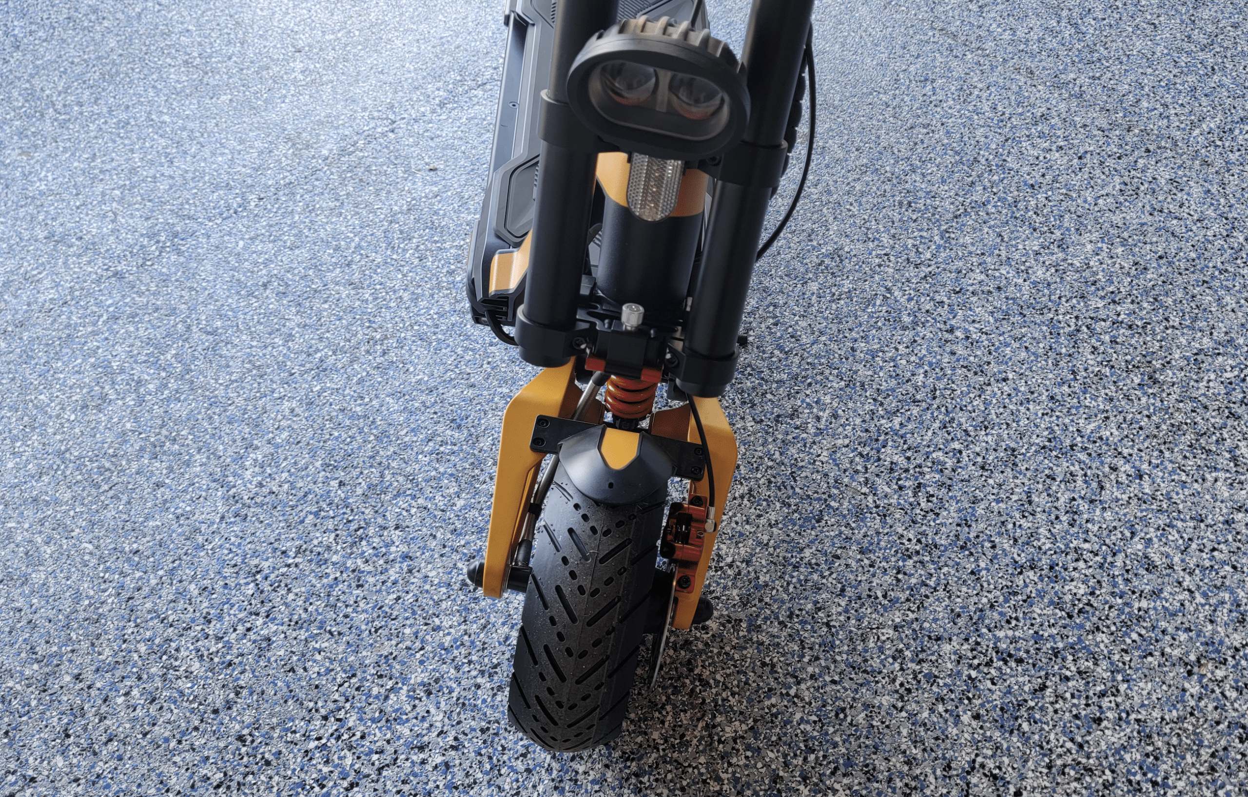 INMOTION_RS_Bright_Headlight_adjustable_suspension_stem_locking_mechanism_dual_fork_design