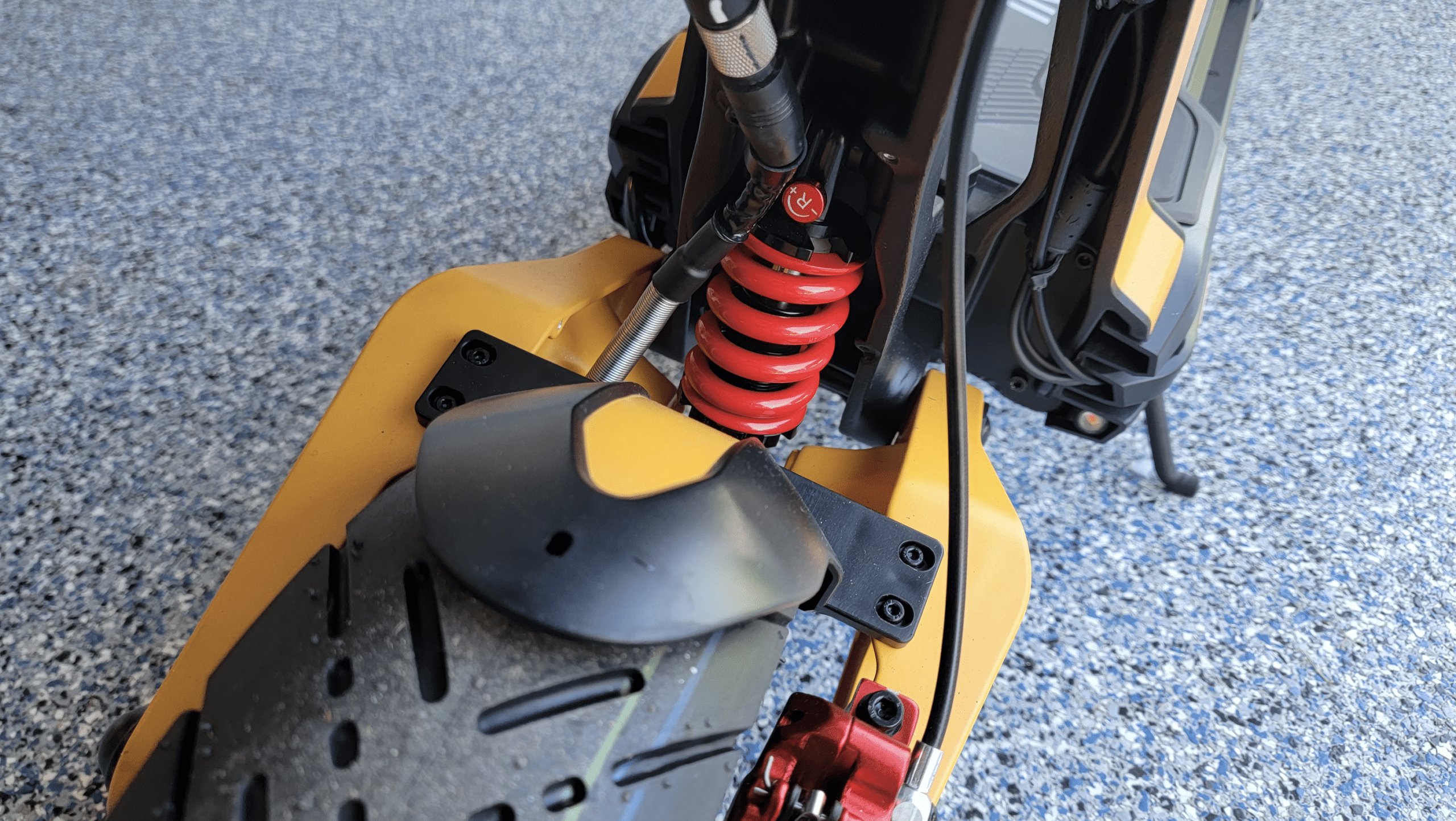 INMOTION_RS_adjustable_suspension_quick_disconnect_motor_cable