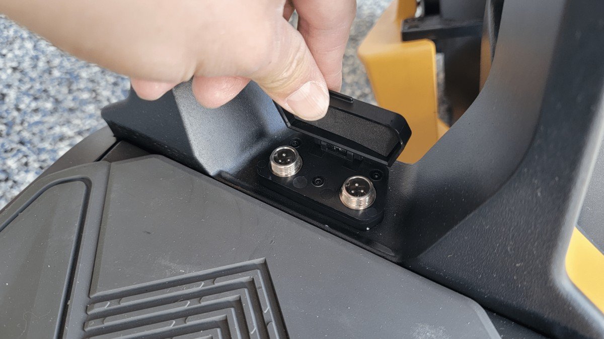2023 InMotion RS INMOTION_RS_Battery_Port_Covers-1