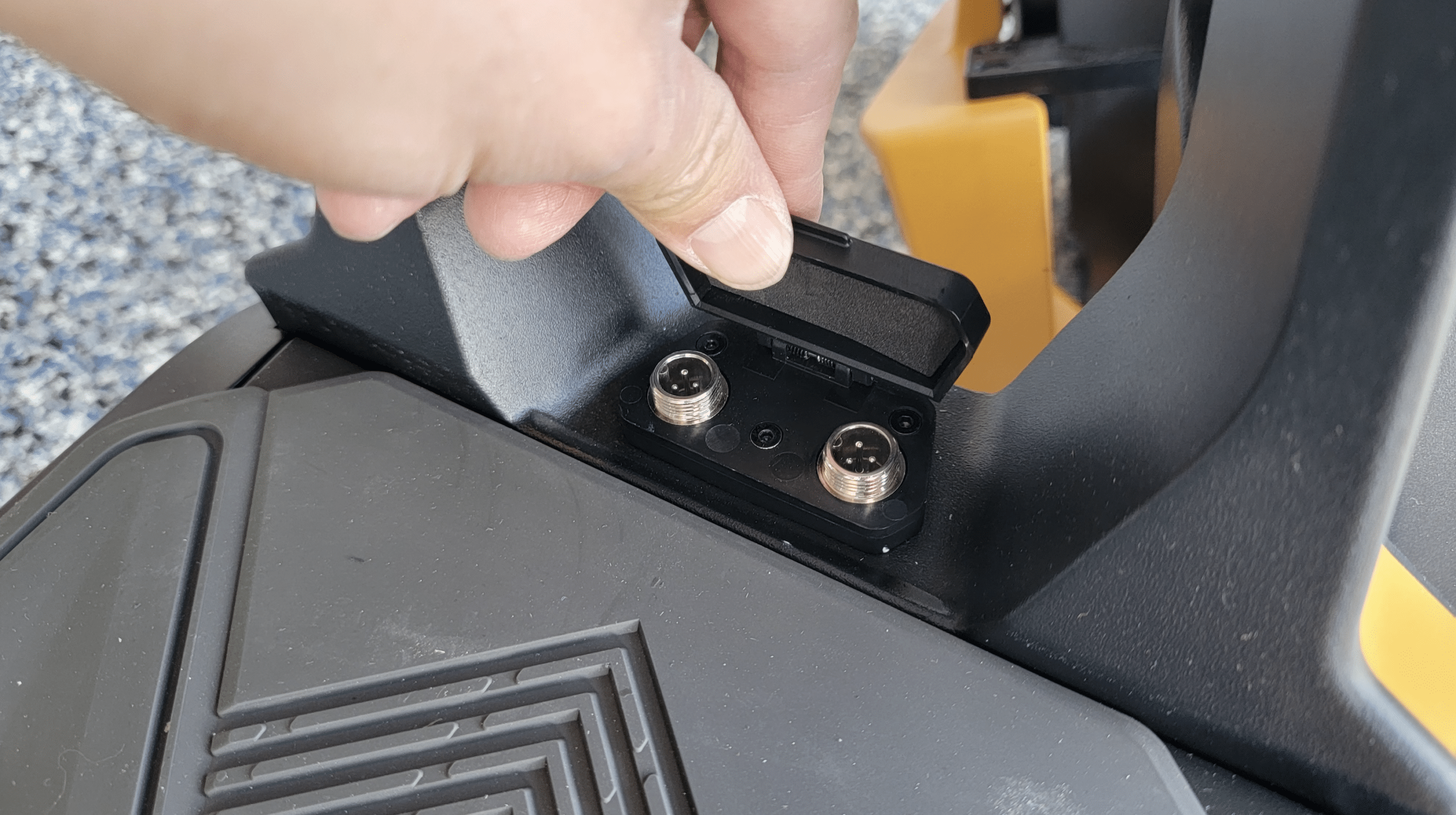 INMOTION_RS_Battery_Port_Covers-2