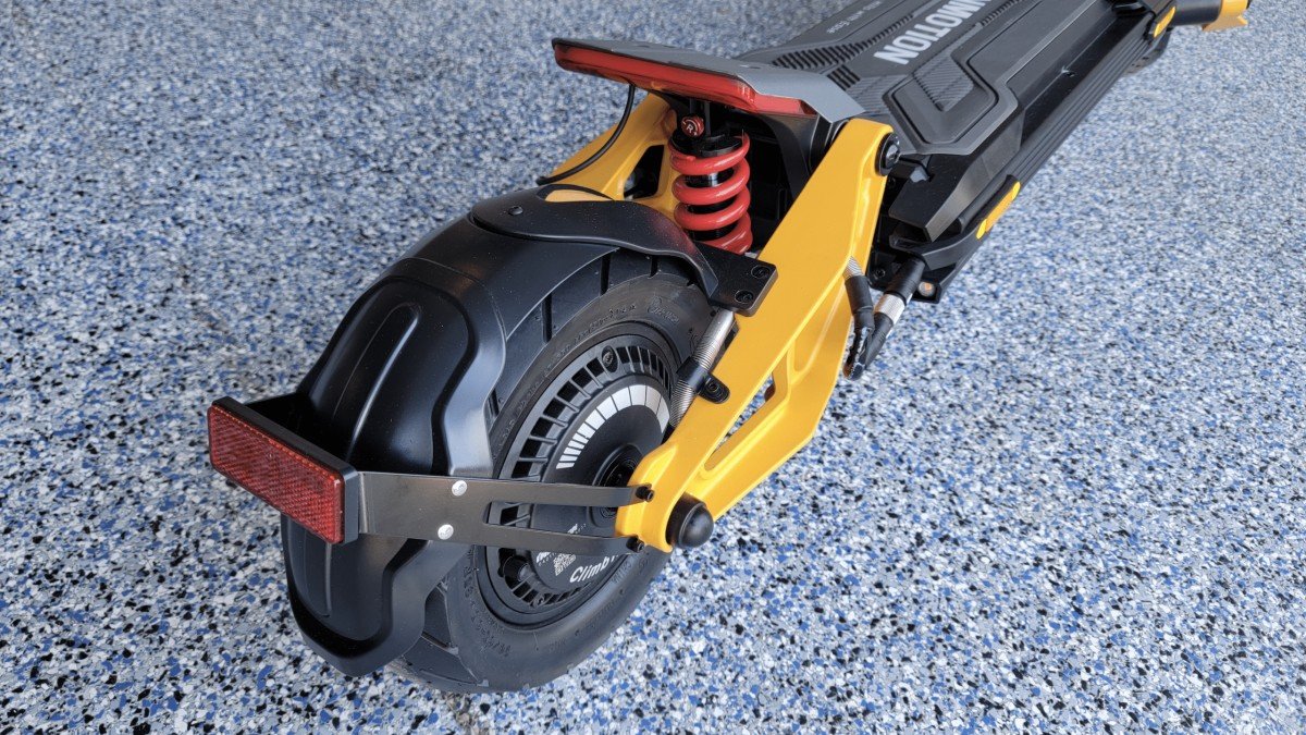 2023 InMotion RS INMOTION-RS-2000-watt-motor-with-a-4200-watt-peak_adjustable_suspension-1