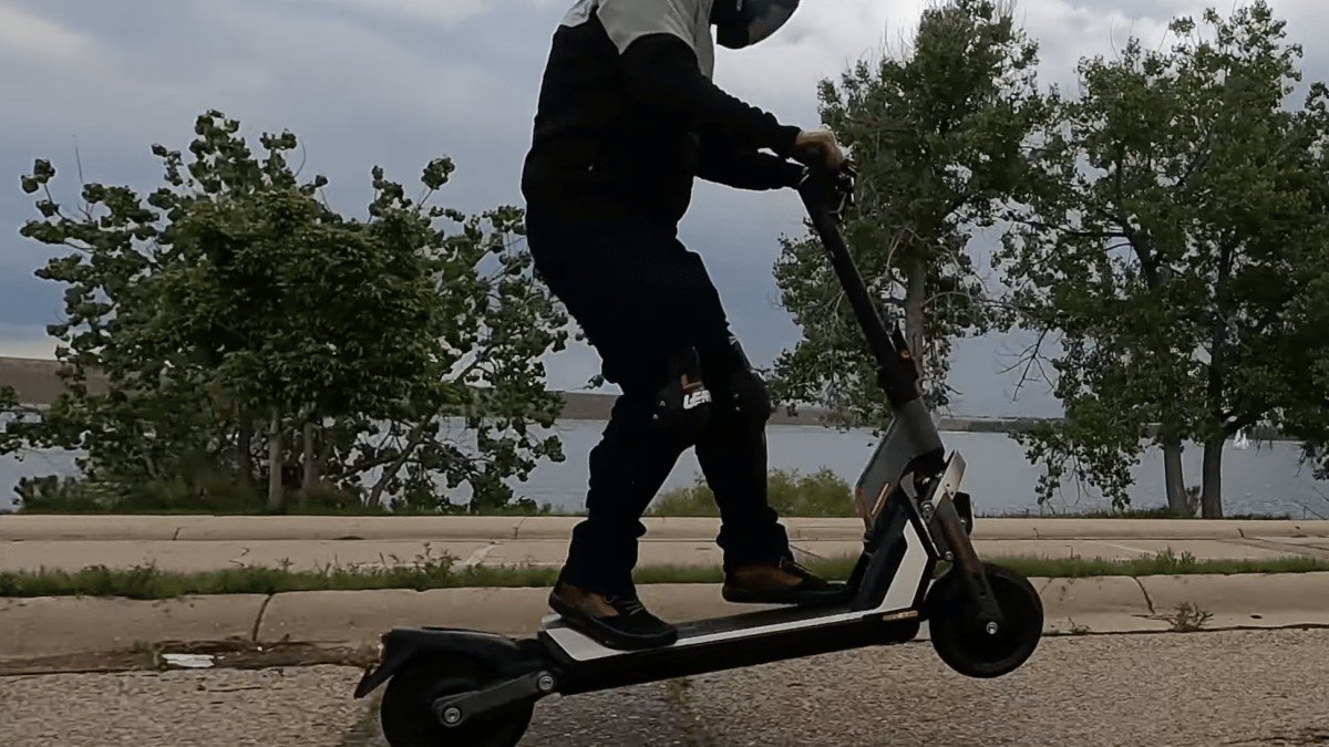 2023 Segway GT2 Segway-GT2-testing-out-the-adjustable-suspension