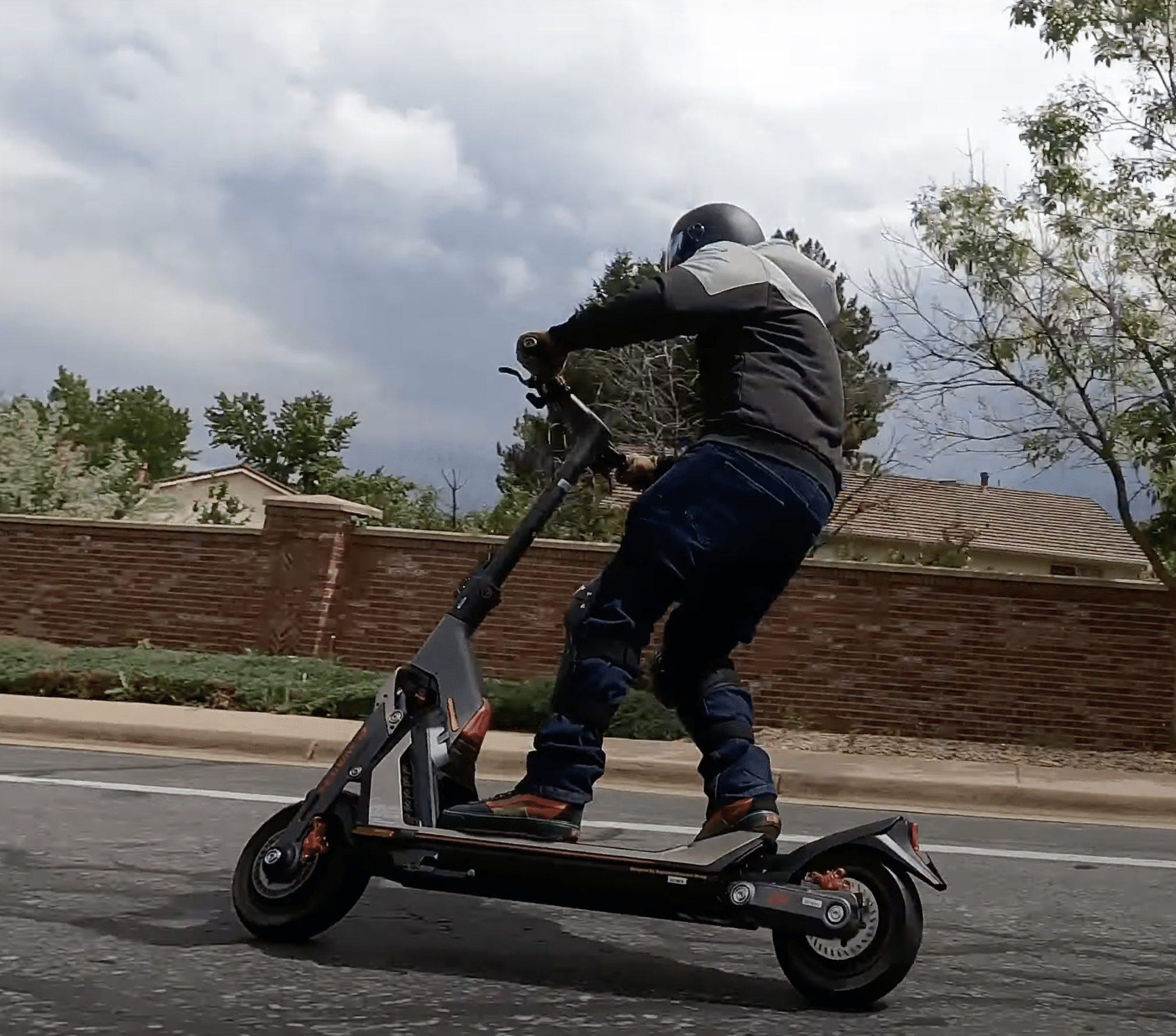 Segway-GT2-in-deep-carve-on-turn