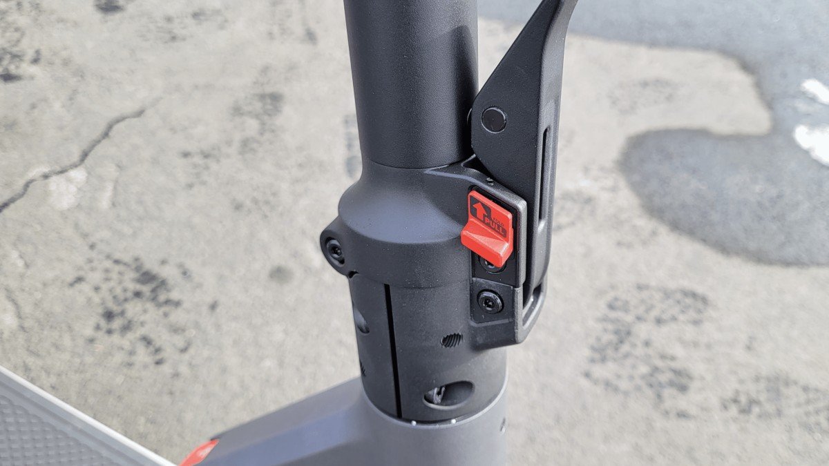 2023 Segway GT2 Segway-GT2-locking-mechanism