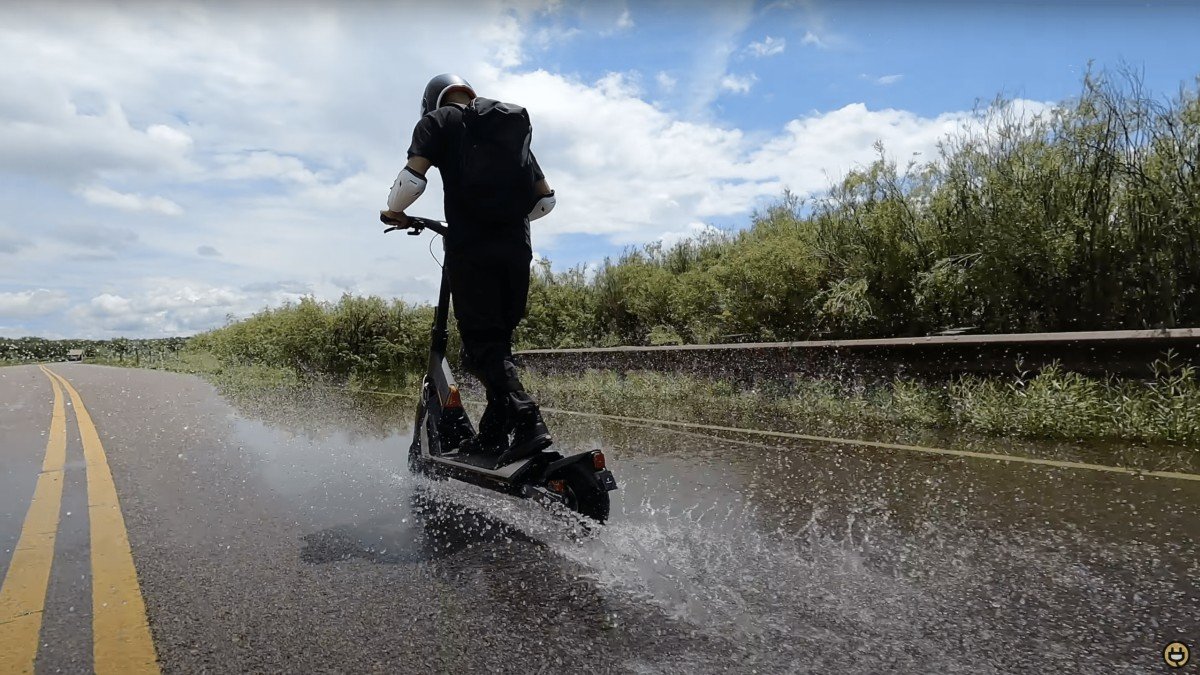 2023 Segway GT2 Segway-GT2-IPX4-water-resistance-rating