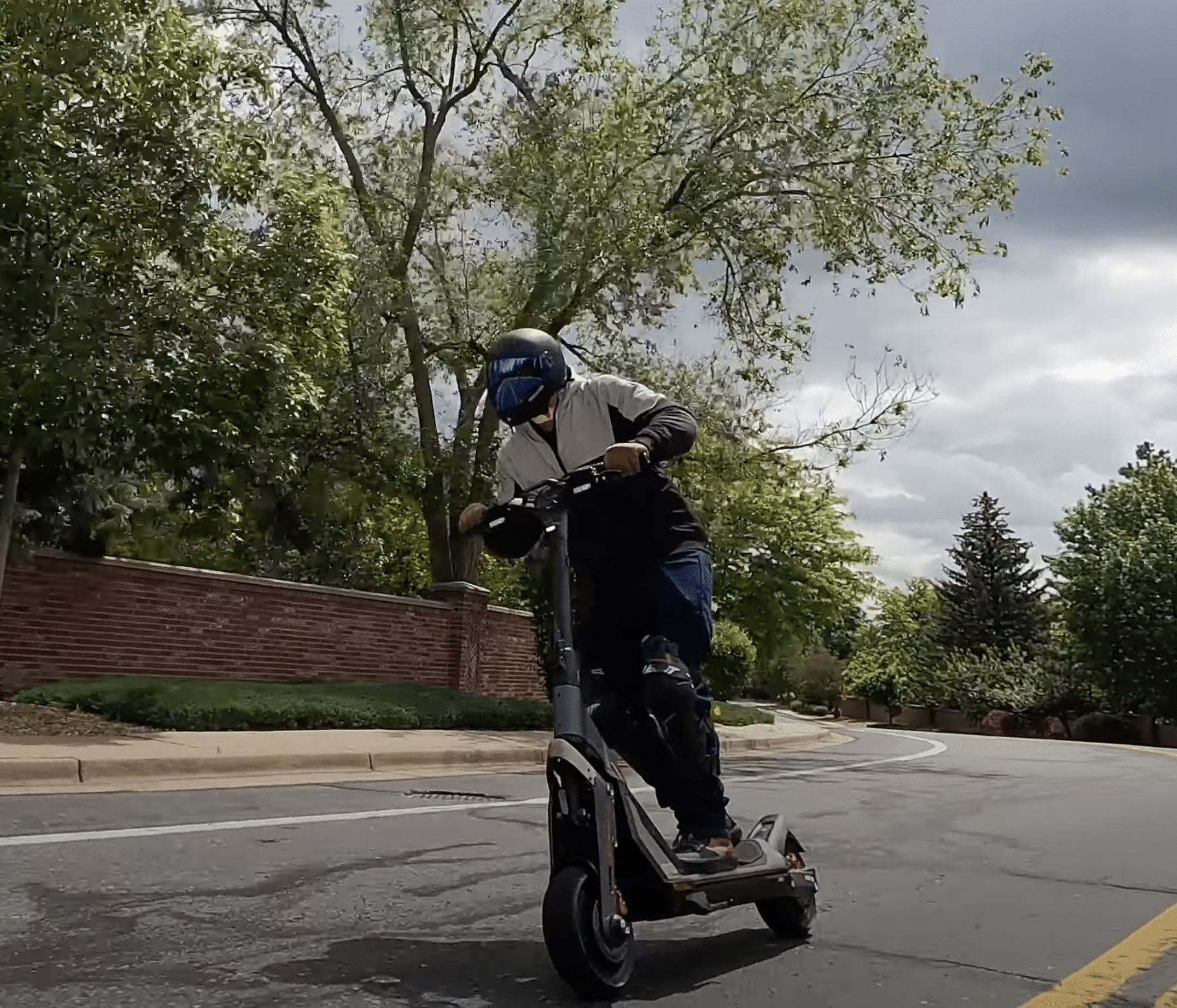 Segway-GT2-in-deep-carve